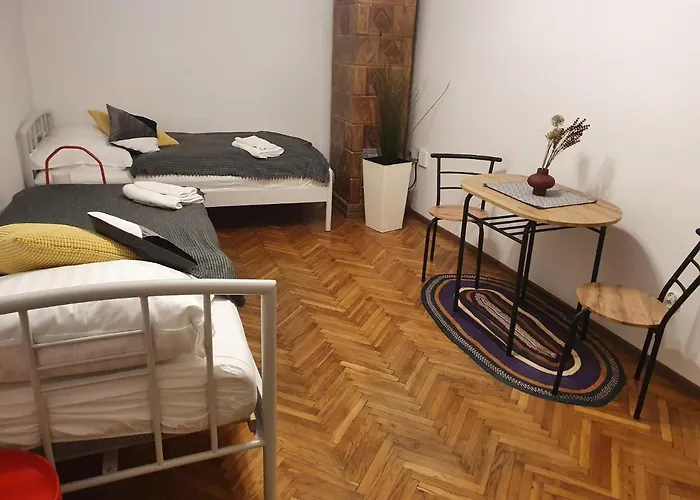 Moti Apartments