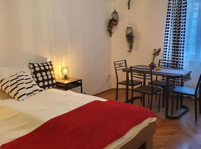 Moti Apartments