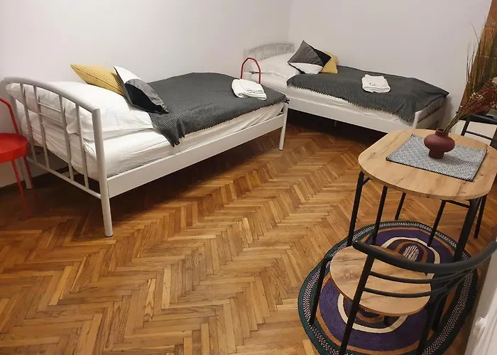 Moti Apartments